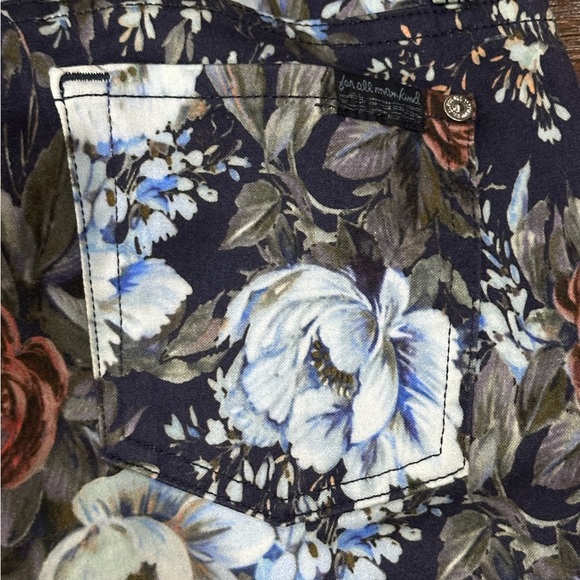 💥LAST DAY💥 7 For All Mankind Women's Navy & Floral Print Pants Size 24 - Picture 5 of 11